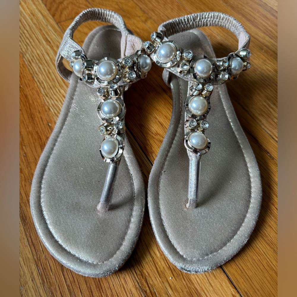 Women’s gold Pearl and rhinestone sandals size 39 or 8